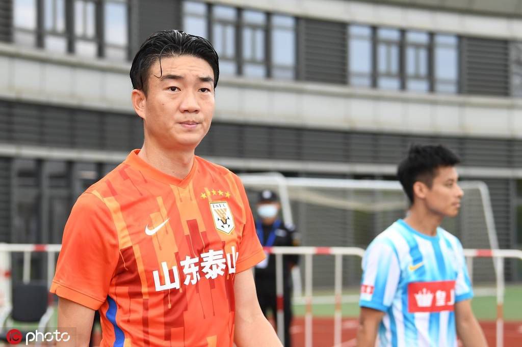 他俩都是那不勒斯获胜的基石，尤其是斯帕莱蒂，两人都离开让俱乐部几乎被杀死了。
