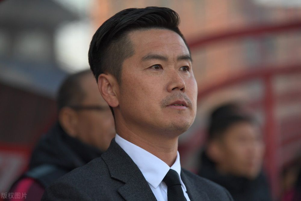 不晓得咱镇上的聚味轩酒楼，靳东家打算作价多少抛出去啊？杨若晴又问。